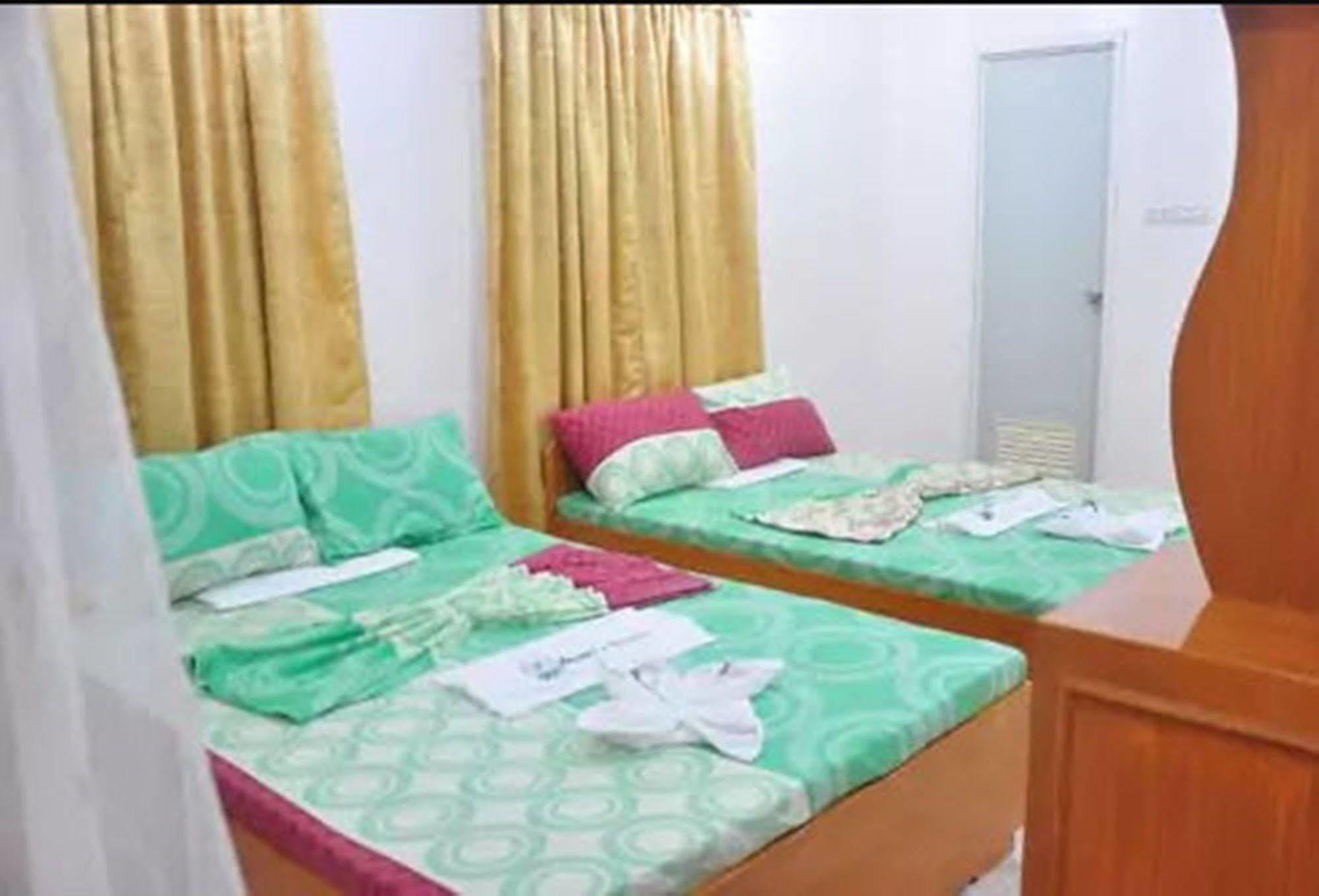 Apartelle De Francesca Puerto Galera Luaran gambar