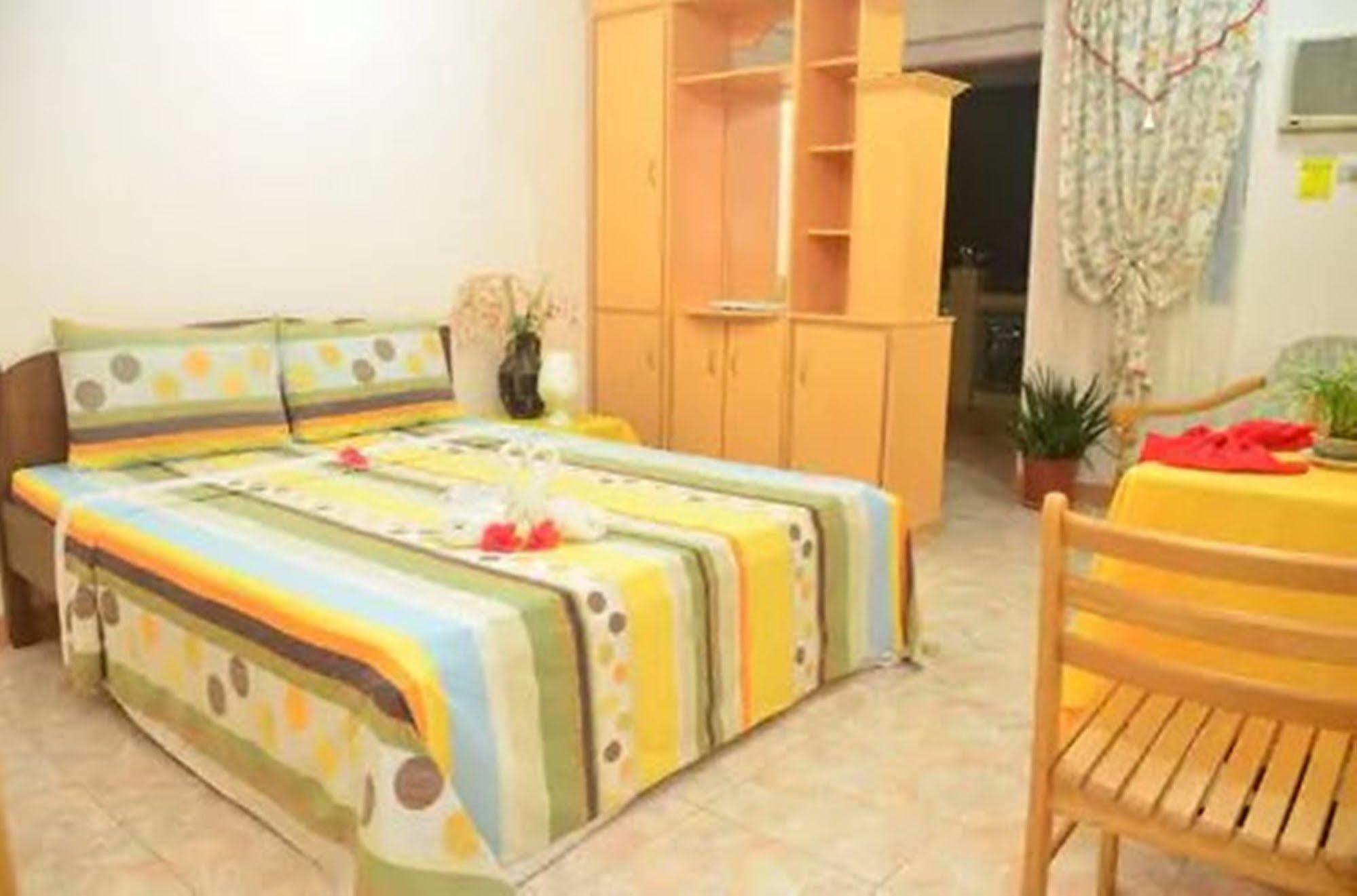 Apartelle De Francesca Puerto Galera Luaran gambar