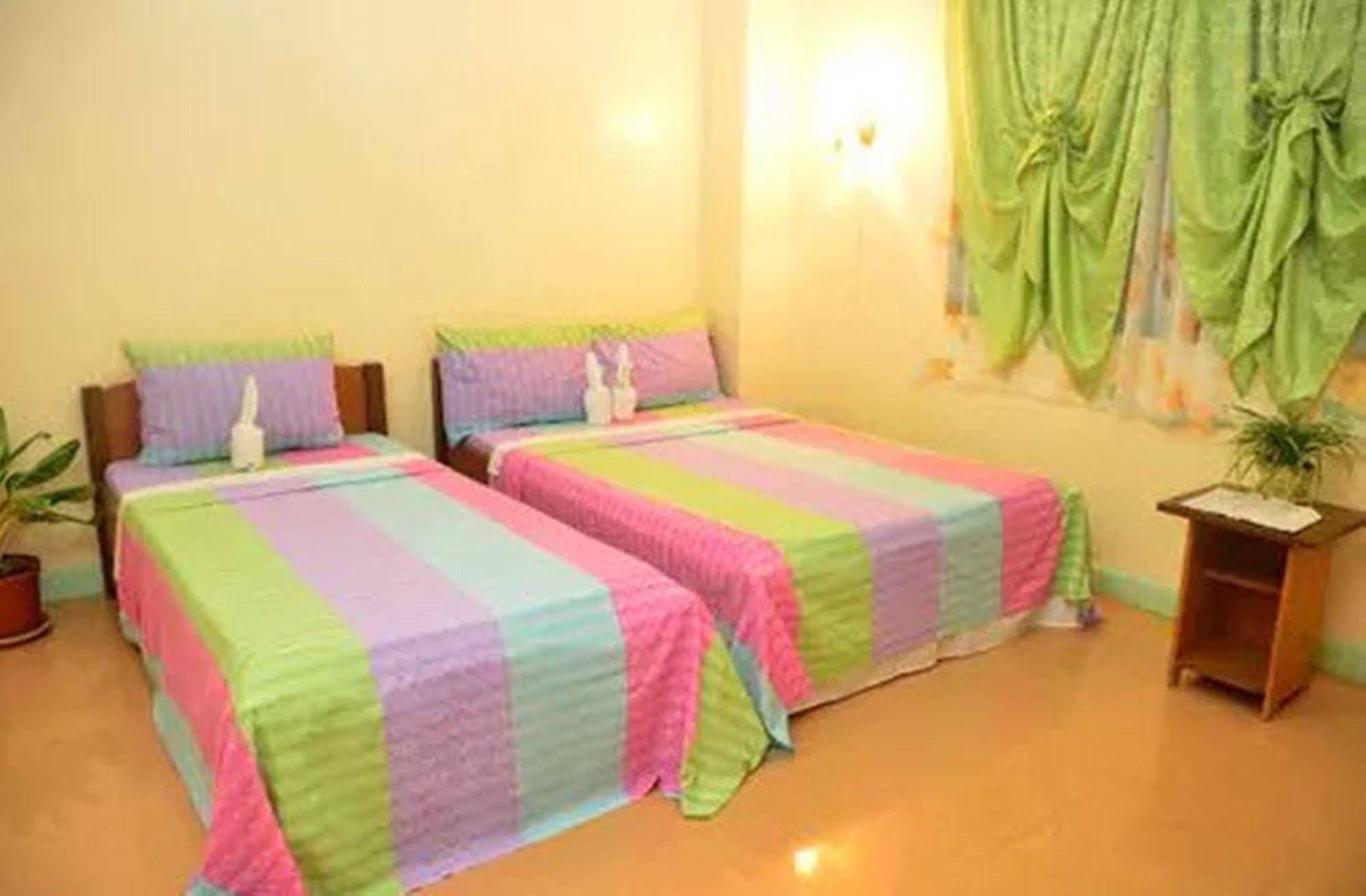 Apartelle De Francesca Puerto Galera Luaran gambar