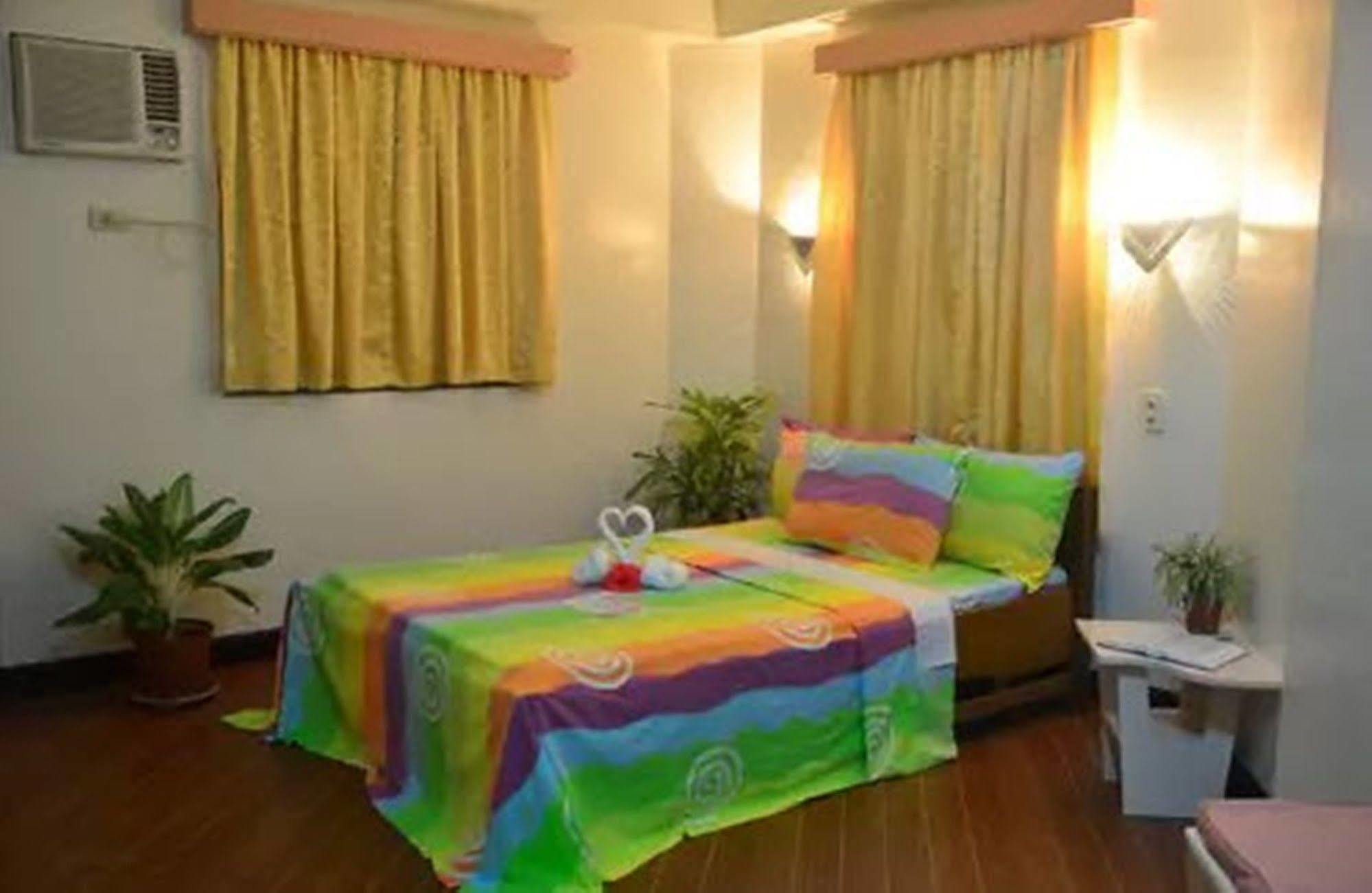 Apartelle De Francesca Puerto Galera Luaran gambar
