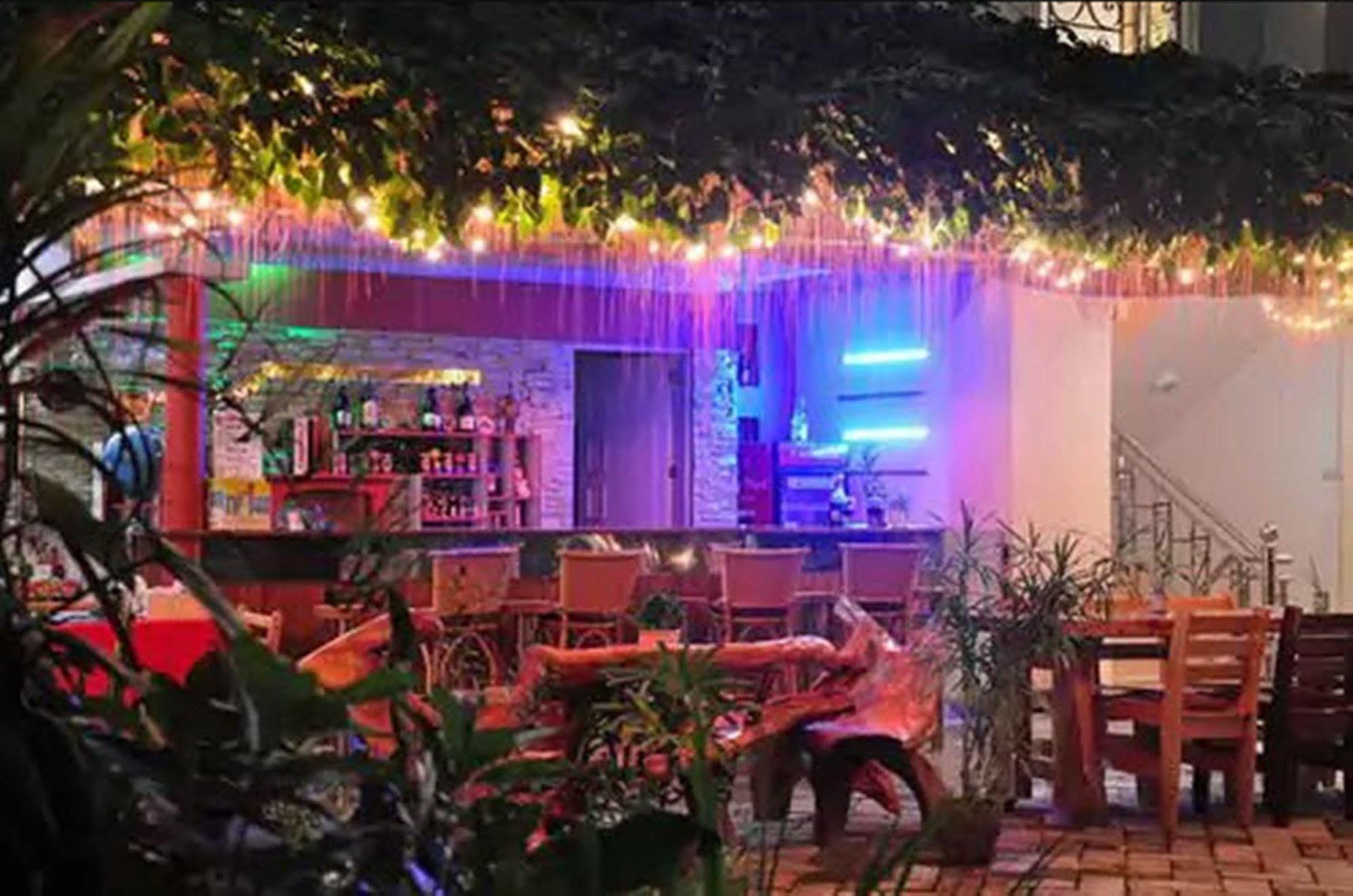 Apartelle De Francesca Puerto Galera Luaran gambar